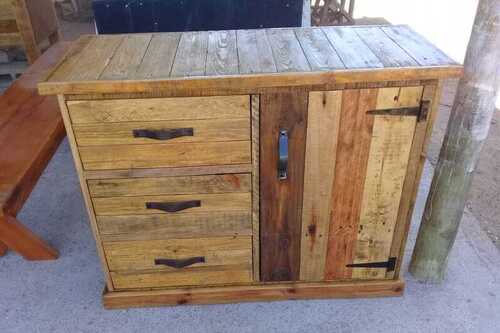 light stained 3 drawer chest